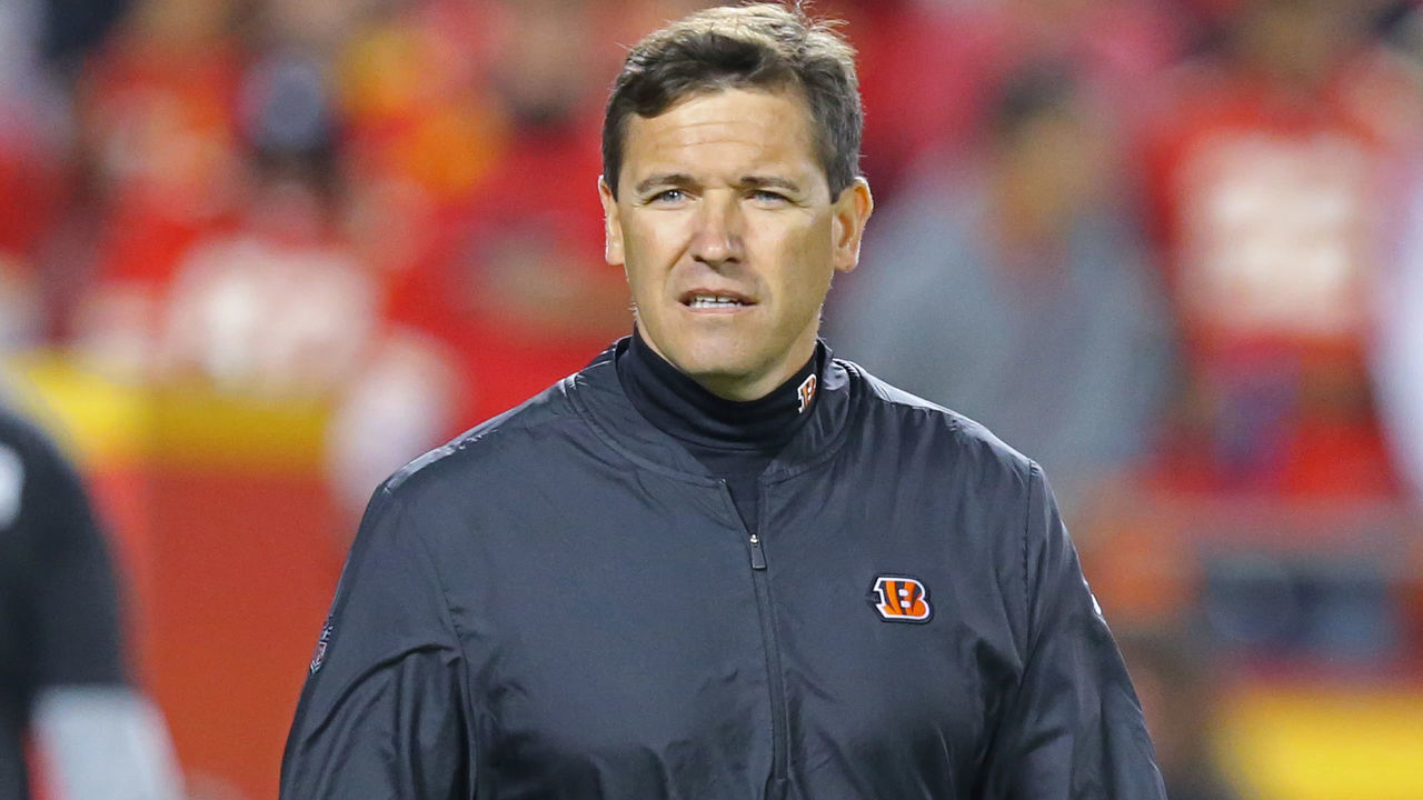 KANSAS CITY, MO - OCTOBER 21: Cincinnati Bengals offensive coordinator Bill Lazor before a week 7 NFL game between the Cincinnati Bengals and Kansas City Chiefs on October 21, 2018 at Arrowhead Stadium in Kansas City, MO. The Chiefs won 45-10.