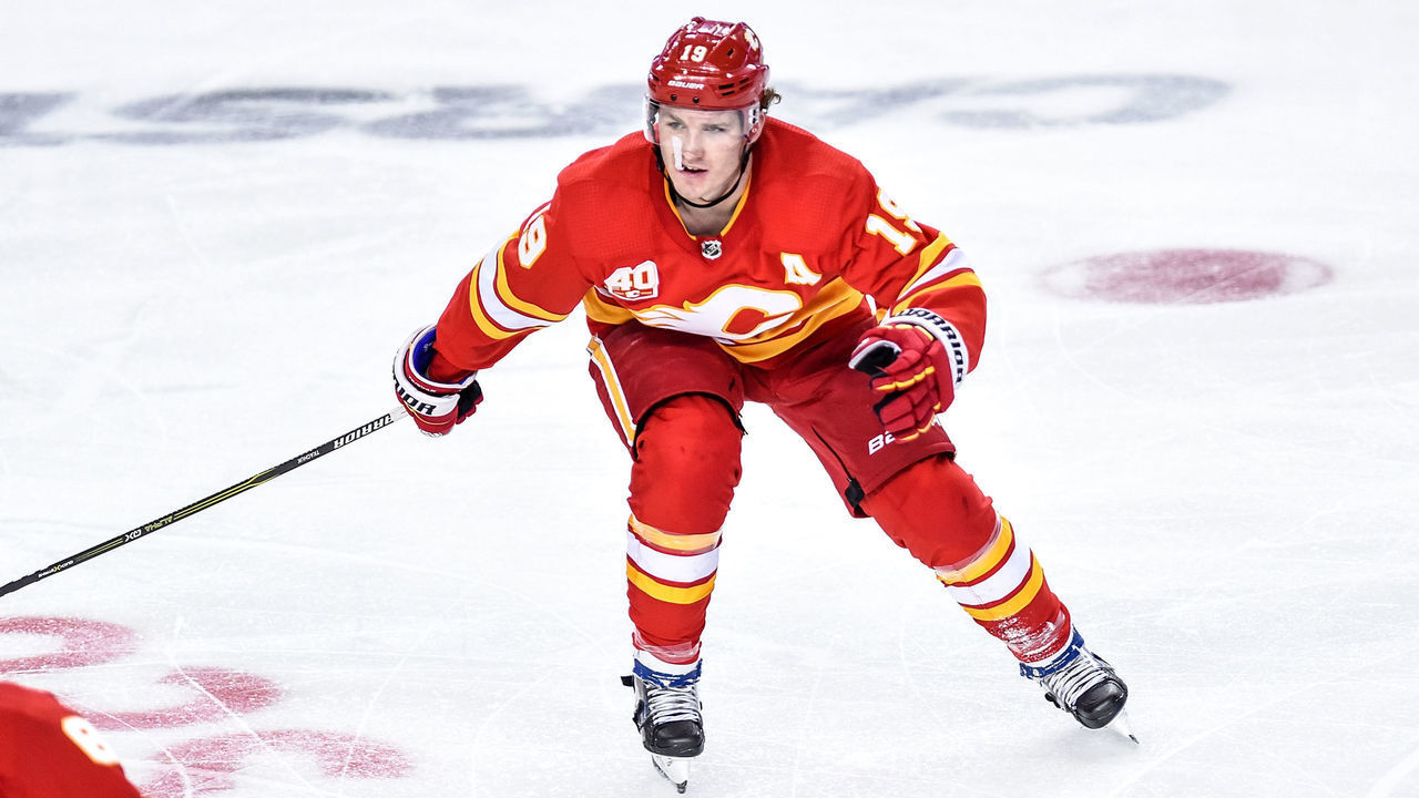 CALGARY, AB - JANUARY 11: Calgary Flames Right Wing Matthew Tkachuk (19) skates during the third period of an NHL game where the Calgary Flames hosted the Edmonton Oilers on January 11, 2020, at the Scotiabank Saddledome in Calgary, AB.