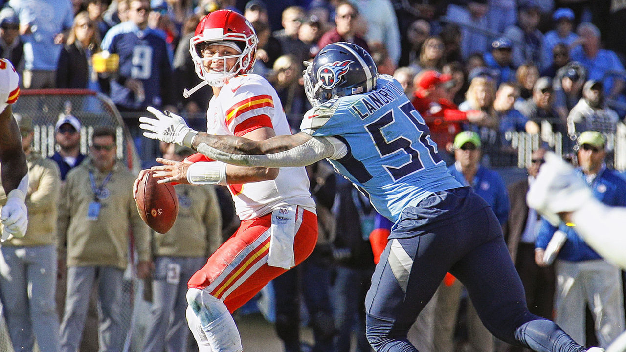 NASHVILLE, TENNESSEE - NOVEMBER 10: Harold Landry #58 of the Tennessee Titans rushes quarterback Patrick Mahomes #15 of the Kansas City Chiefs during the first half at Nissan Stadium on November 10, 2019 in Nashville, Tennessee.
