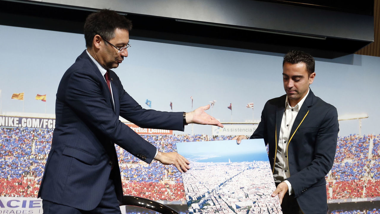 BARCELONA, SPAIN - JUNE 03: Club President Josep Maria Bartomeu presents Xavi Hernandez with a gift during the 'FC Barcelona Homage to Xavi' ahead of his final game for the club at Camp Nou on June 3, 2015 in Barcelona, Spain.