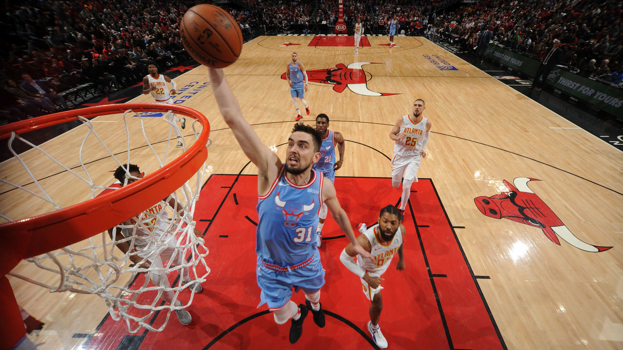 CHICAGO, IL - DECEMBER 28: Tomas Satoransky #31 of the Chicago Bulls dunks the ball against the Atlanta Hawks on December 28, 2019 at the United Center in Chicago, Illinois. Mandatory Copyright Notice: Copyright 2019 NBAE