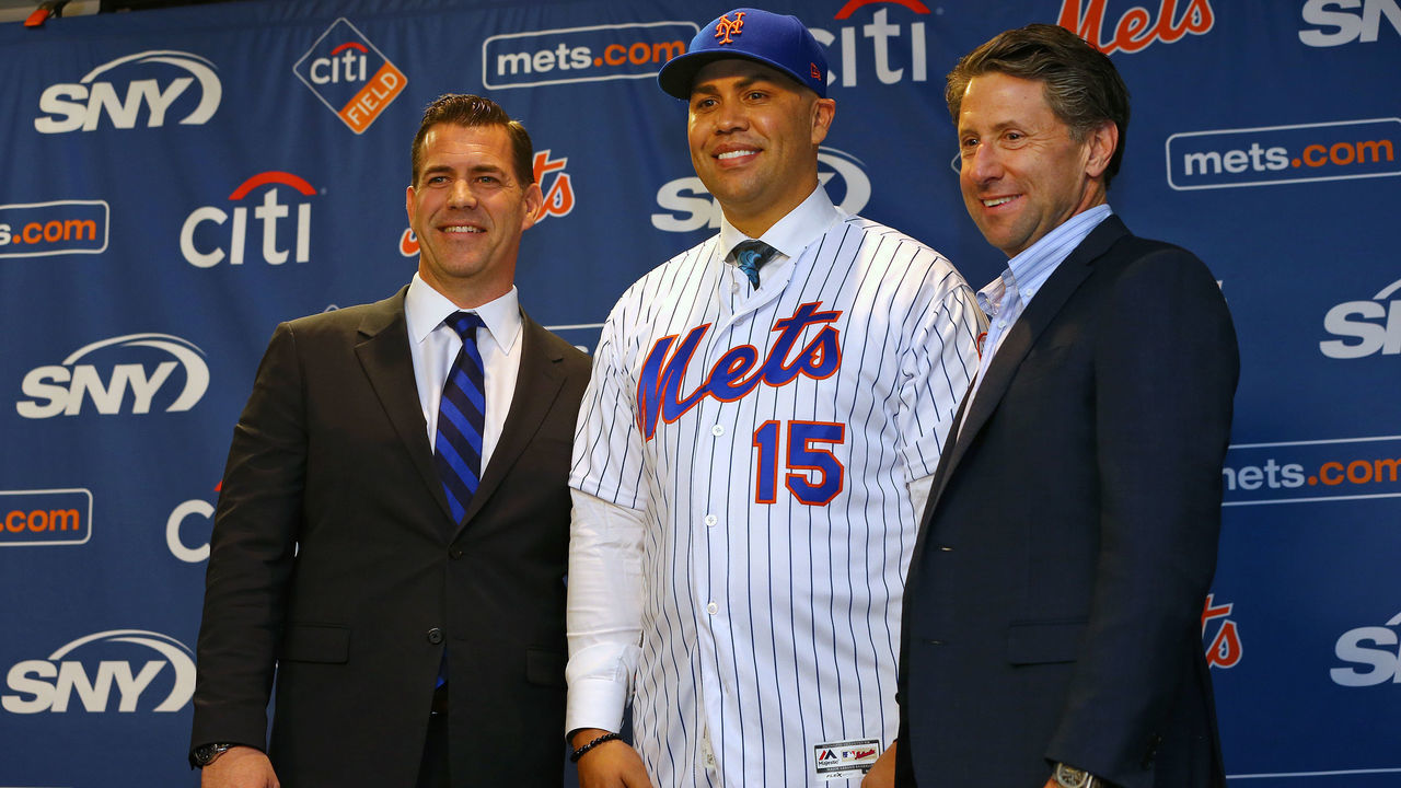 NEW YORK, NY - NOVEMBER 04: Carlos Beltran stands between General Manager Brodie Van Wagenen and COO Jeff Wilpon after being introduced as manager of the New York Mets during a press conference at Citi Field on November 4, 2019 in New York City.
