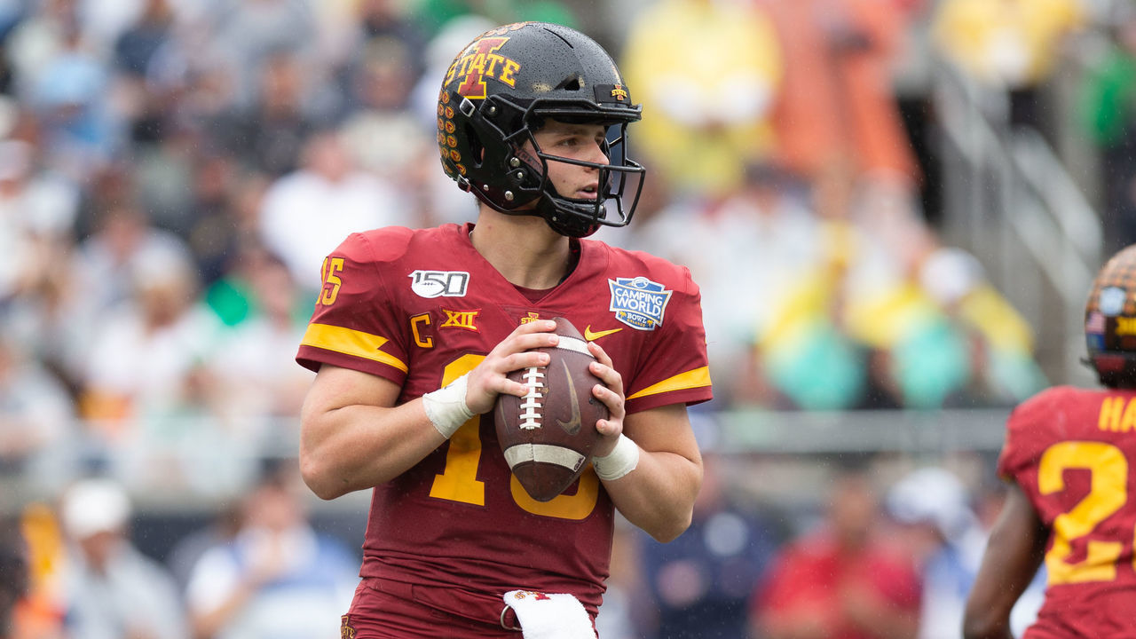 ORLANDO, FL - DECEMBER 28: Iowa State Cyclones quarterback Brock Purdy (15) looks for a receiver during the game between Notre Dame Fighting Irish and Iowa State Cyclones on December 28, 2019 at Camping World Stadium in Orlando, Fl.