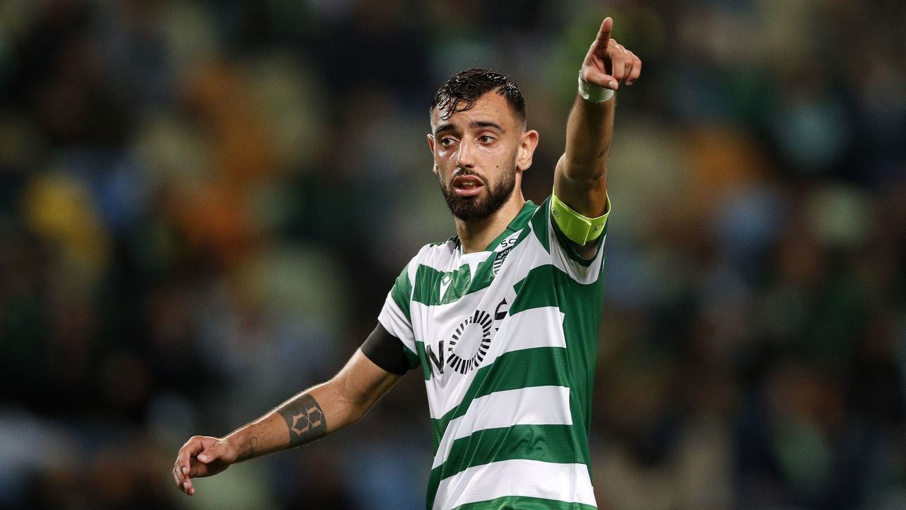Bruno Fernandes of Sporting CP during the UEFA Europa League group D match between Sporting Club de Portugal and PSV Eindhoven at the Estadio Jose Alvalade on November 28, 2019 in Lisbon, Portugal