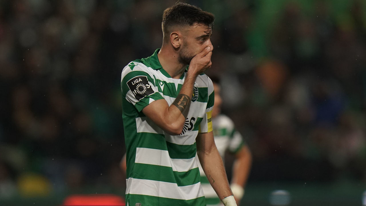 LISBON, PORTUGAL - JANUARY 17: Bruno Fernandes of Sporting CP during the Liga NOS match between Sporting CP and SL Benfica at Estadio Jose Alvalade on January 17, 2020 in Lisbon, Portugal.