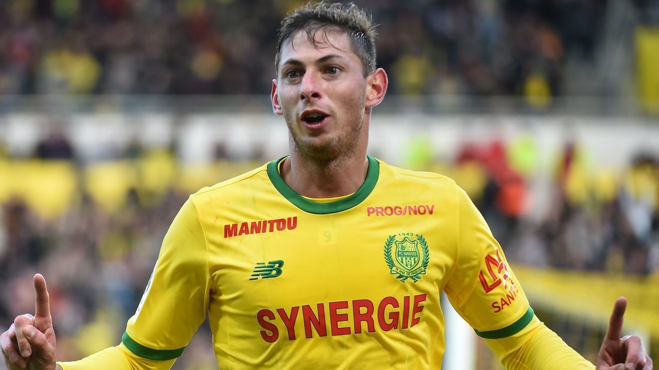 Nantes' Argentinian forward Emiliano Sala celebrates after scoring a goal during the French L1 football match between Nantes (FC) and Guingamp (EAG), on November 4, 2018, at the La Beaujoire stadium in Nantes, western France.