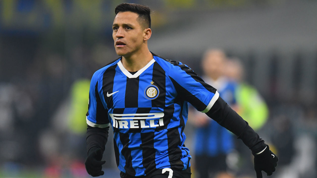 MILAN, ITALY - JANUARY 14: Alexis Sanchez of FC Internazionale looks on during the Coppa Italia match between FC Internazionale and Cagliari Calcio at Stadio Giuseppe Meazza on January 14, 2020 in Milan, Italy.