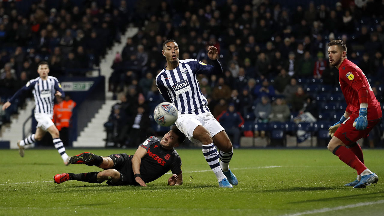 West Bromwich Albion's Kenneth Zohore (centre) watches a shot go wide during the Sky Bet Championship match at The Hawthorns, West Bromwich.