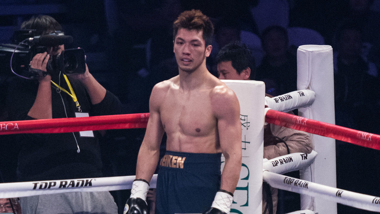 Ryoto Murata (back) of Japan reacts after winning his WBO international middleweight boxing fight against Gaston Vega of Argentina in Shanghai on January 30, 2016. Murata won in the first round. AFP PHOTO / JOHANNES EISELE / AFP / JOHANNES EISELE