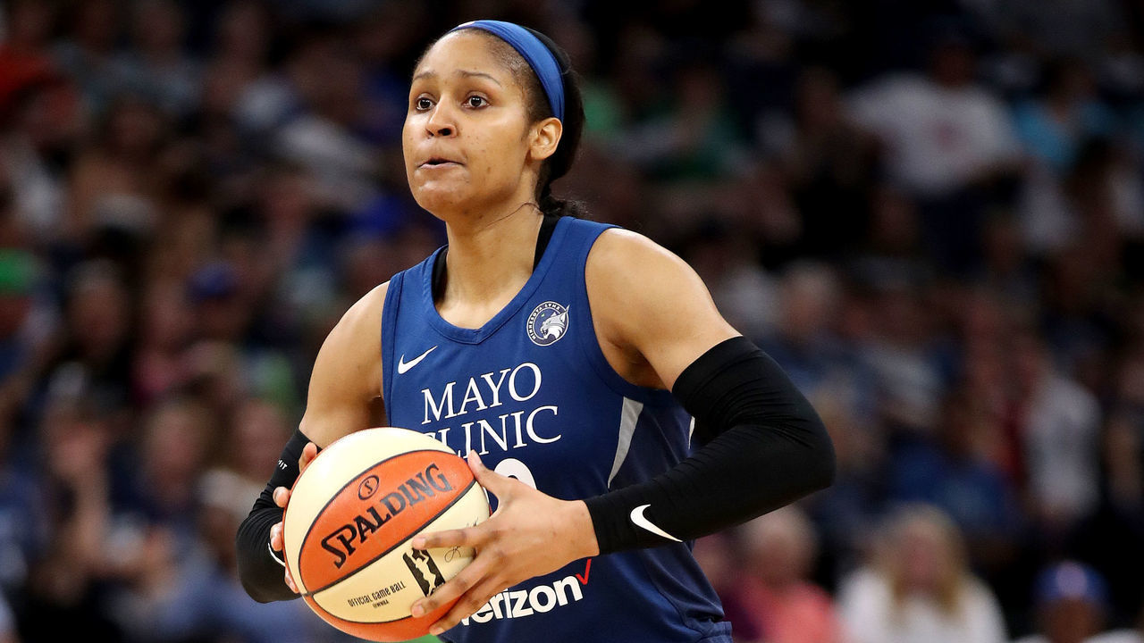 MINNEAPOLIS, MN - AUGUST 19: Maya Moore #23 of the Minnesota Lynx handles the ball during the game against the Washington Mystics on August 19, 2018 at Target Center in Minneapolis, Minnesota. Mandatory Copyright Notice: Copyright 2018 NBAE