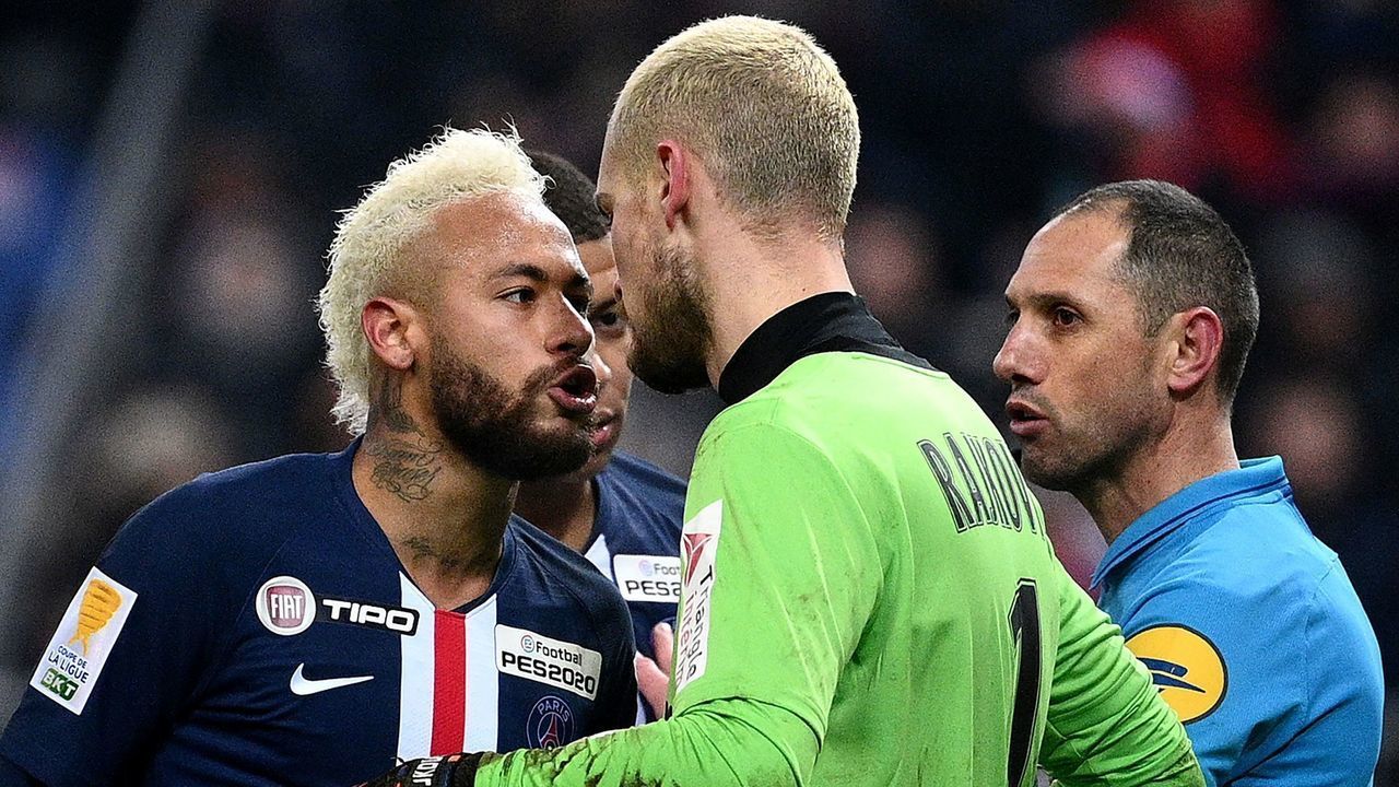 Paris Saint-Germain's Brazilian forward Neymar (L) and Reims' Serbian goalkeeper Predrag Rajkovic (2R) react during the French League Cup semi-final football match between Stade de Reims and Paris Saint-Germain at the Auguste Delaune Stadium in Reims on January 22, 2020.