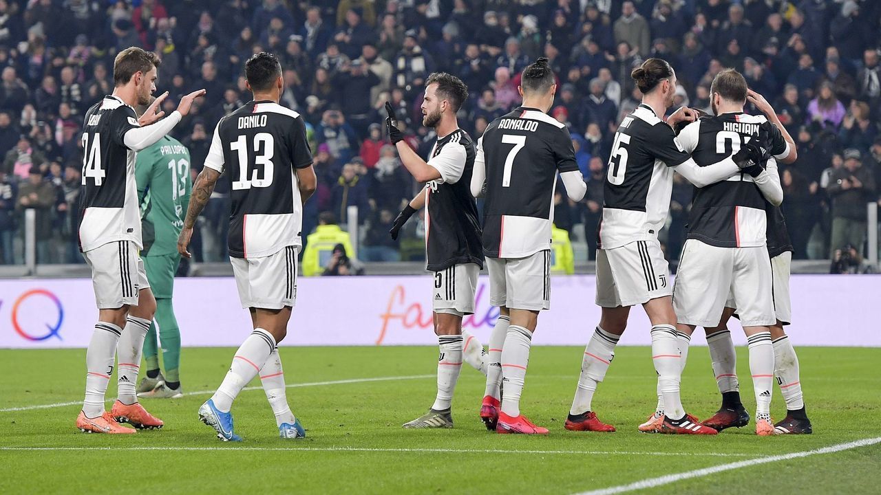 TURIN, ITALY - JANUARY 22: Rodrigo Bentancur of Juventus celebrates after scoring the goal of 2-0 with teammates during the Coppa Italia Quarter Final match between Juventus and AS Roma at Allianz Stadium on January 22, 2020 in Turin, Italy.
