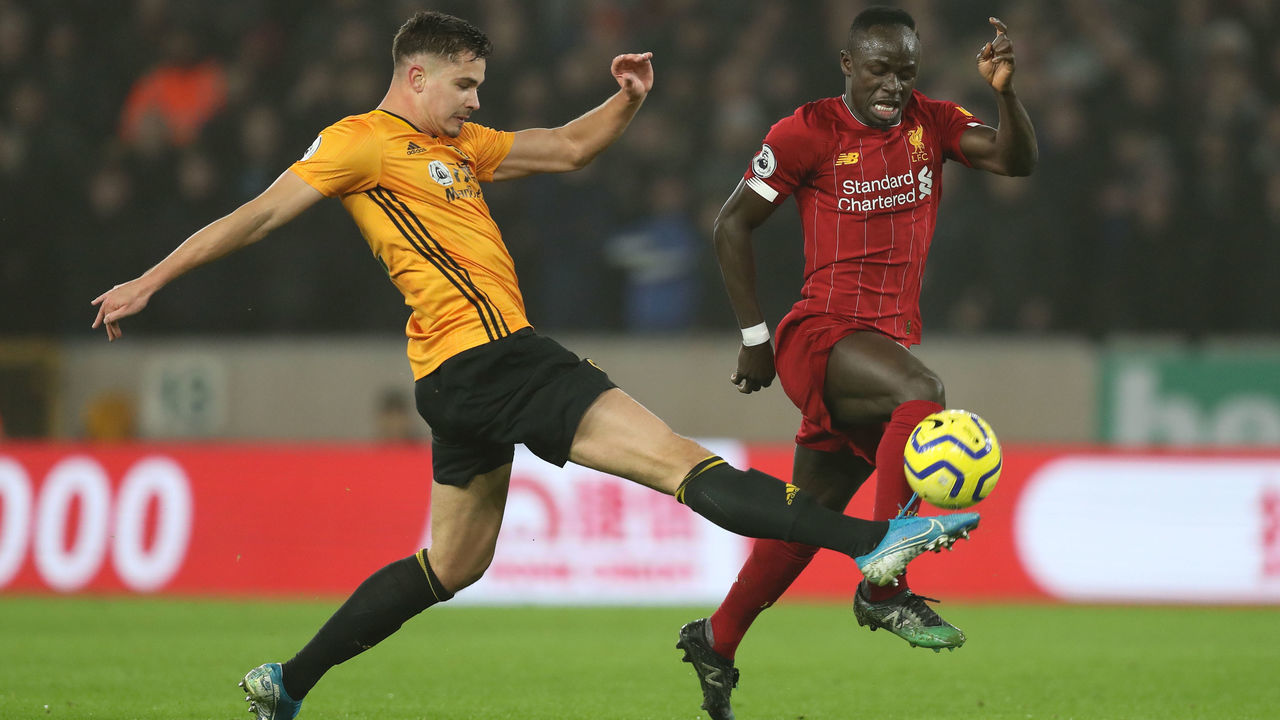 WOLVERHAMPTON, ENGLAND - JANUARY 23: Leander Dendoncker of Wolverhampton Wanderers and Sadio Mane of Liverpool during the Premier League match between Wolverhampton Wanderers and Liverpool FC at Molineux on January 23, 2020 in Wolverhampton, United Kingdom.