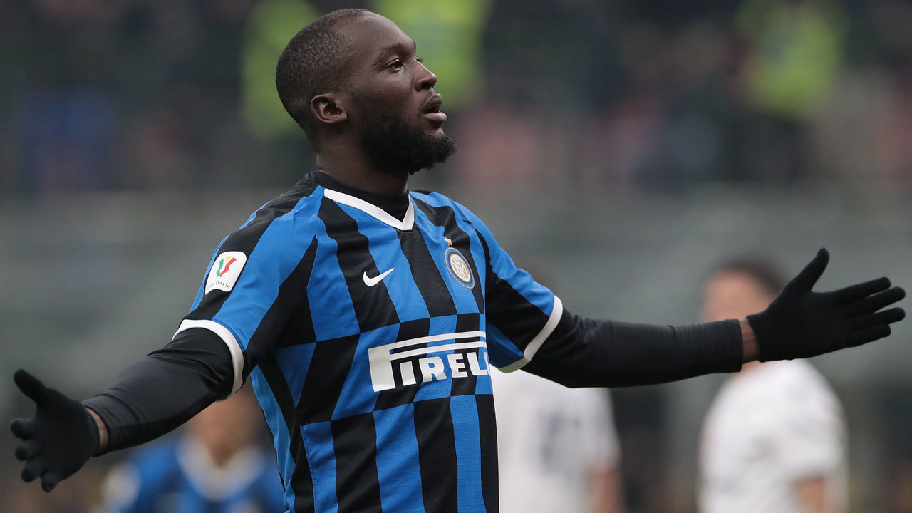 MILAN, ITALY - JANUARY 14: Romelu Lukaku of FC Internazionale celebrates his second goal during the Coppa Italia match between FC Internazionale and Cagliari Calcio at Stadio Giuseppe Meazza on January 14, 2020 in Milan, Italy.
