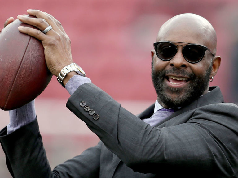 Wide receiver Jerry Rice of the San Francisco 49ers catches a pass News  Photo - Getty Images