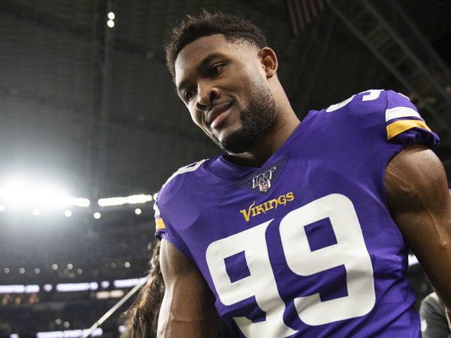 Sources: Minnesota Vikings star Danielle Hunter unhappy with current  contract - The Athletic