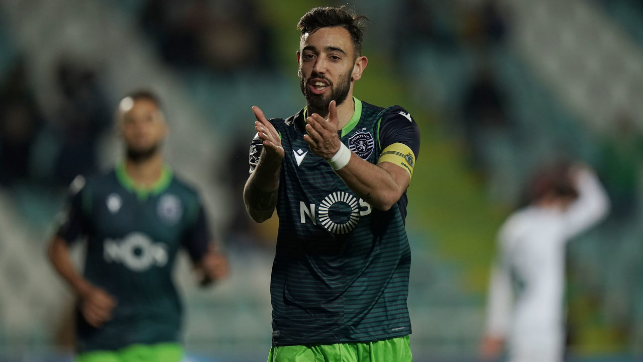 SETUBAL, PORTUGAL - JANUARY 11: Bruno Fernandes of Sporting CP celebrates after scoring a goal during the Liga NOS match between Vitoria FC and Sporting CP at Estadio do Bonfim on January 11, 2020 in Setubal, Portugal.