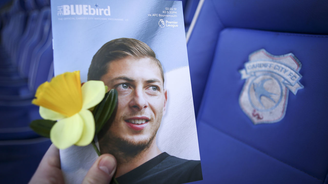 CARDIFF, WALES - FEBRUARY 02: The Match Day Programme with a Daffodil as a tribute to Emiliano Sala during the Premier League match between Cardiff City and AFC Bournemouth at Cardiff City Stadium on February 2, 2019 in Cardiff, United Kingdom.