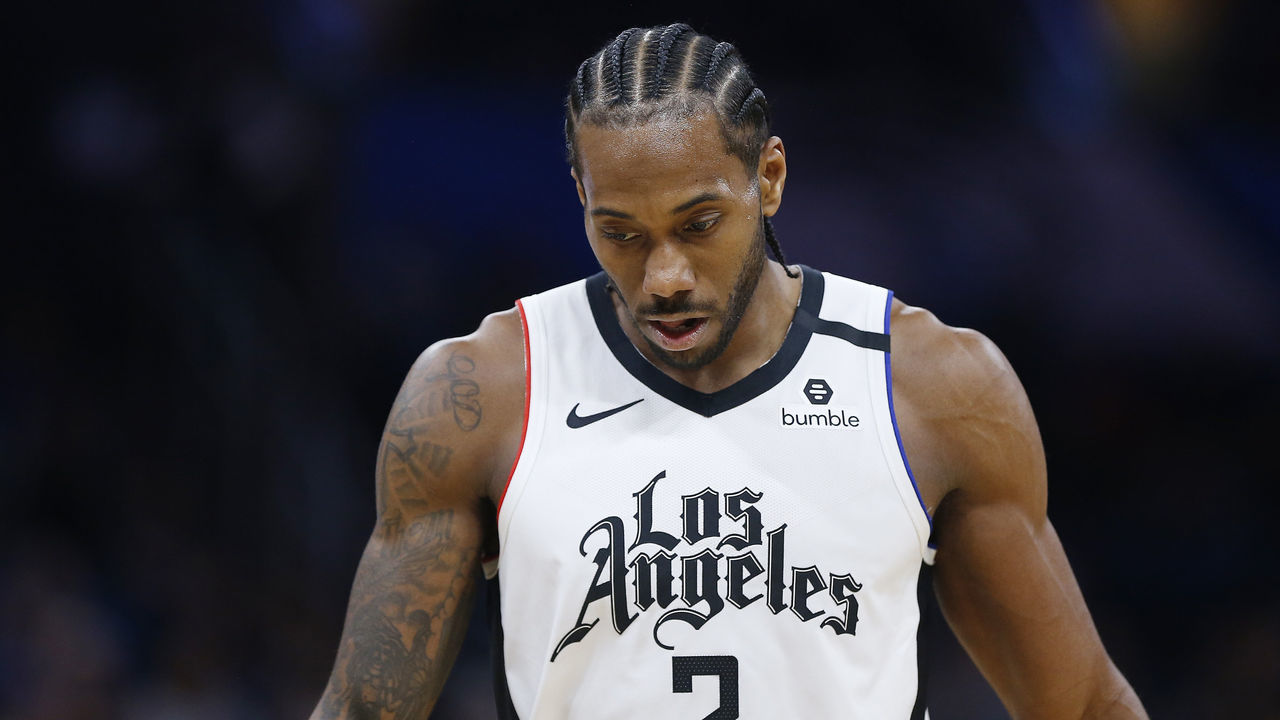 ORLANDO, FLORIDA - JANUARY 26: Kawhi Leonard #2 of the LA Clippers reacts against the Orlando Magic during the first half at Amway Center on January 26, 2020 in Orlando, Florida. NOTE TO USER: User expressly acknowledges and agrees that, by downloading and/or using this photograph, user is consenting to the terms and conditions of the Getty Images License Agreement.