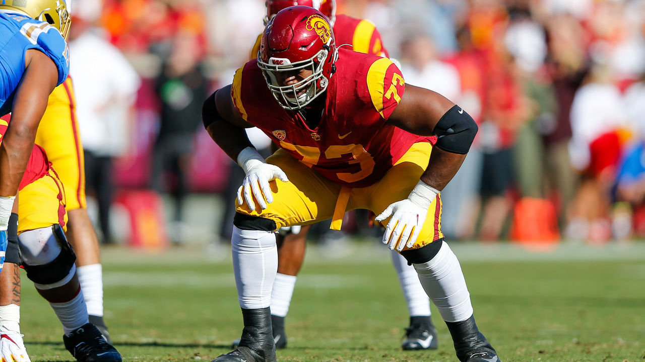 LOS ANGELES, CA - NOVEMBER 23: USC Trojans offensive tackle Austin Jackson (73) waiting for the snap of the ball during a college football game between the UCLA Bruins and the USC Trojans on November 23, 2019, at the Los Angeles Memorial Coliseum in Los Angeles, CA.