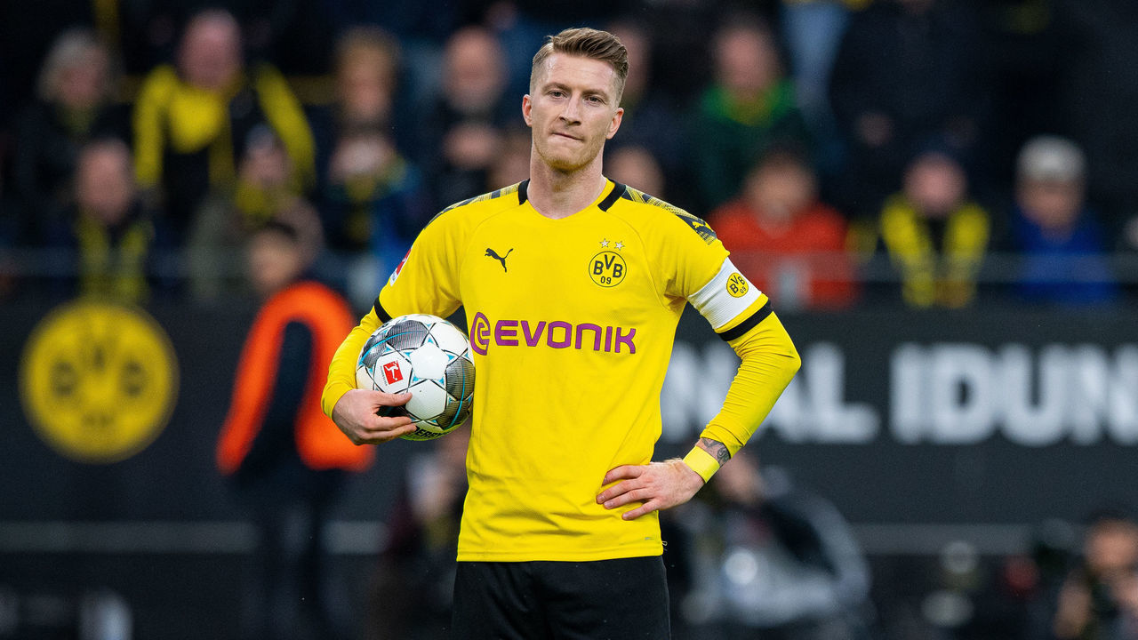 01 February 2020, North Rhine-Westphalia, Dortmund: Football: Bundesliga, Borussia Dortmund - 1 FC Union Berlin, 20th matchday at Signal Iduna Park. Dortmund's Marco Reus stands on the pitch with the ball under his arm. Photo: Guido Kirchner/dpa - IMPORTANT NOTE: In accordance with the regulations of the DFL Deutsche Fußball Liga and the DFB Deutscher Fußball-Bund, it is prohibited to exploit or have exploited in the stadium and/or from the game taken photographs in the form of sequence images and/or video-like photo series.
