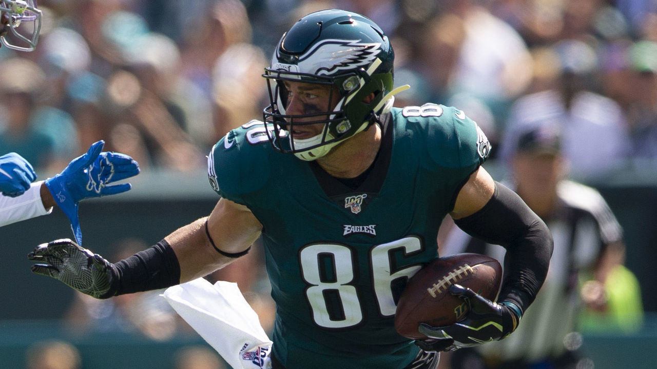 PHILADELPHIA, PA - SEPTEMBER 22: Zach Ertz #86 of the Philadelphia Eagles runs with the ball against Rashaan Melvin #29 and Quandre Diggs #28 of the Detroit Lions in the first quarter at Lincoln Financial Field on September 22, 2019 in Philadelphia, Pennsylvania.