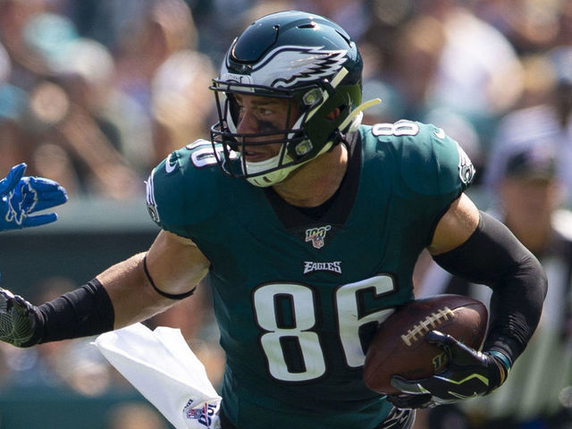 PHILADELPHIA, PA - SEPTEMBER 22: Zach Ertz #86 of the Philadelphia Eagles runs with the ball against Rashaan Melvin #29 and Quandre Diggs #28 of the Detroit Lions in the first quarter at Lincoln Financial Field on September 22, 2019 in Philadelphia, Pennsylvania.