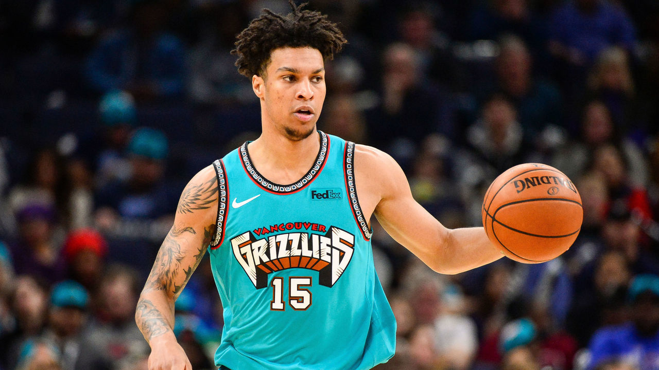 MEMPHIS, TN - NOVEMBER 29: Brandon Clarke #15 of the Memphis Grizzlies handles the ball during the second half of the game against the Utah Jazz at FedExForum on November 29, 2019 in Memphis, Tennessee. NOTE TO USER: User expressly acknowledges and agrees that, by downloading and/or using this photograph, user is consenting to the terms and conditions of the Getty Images License Agreement.