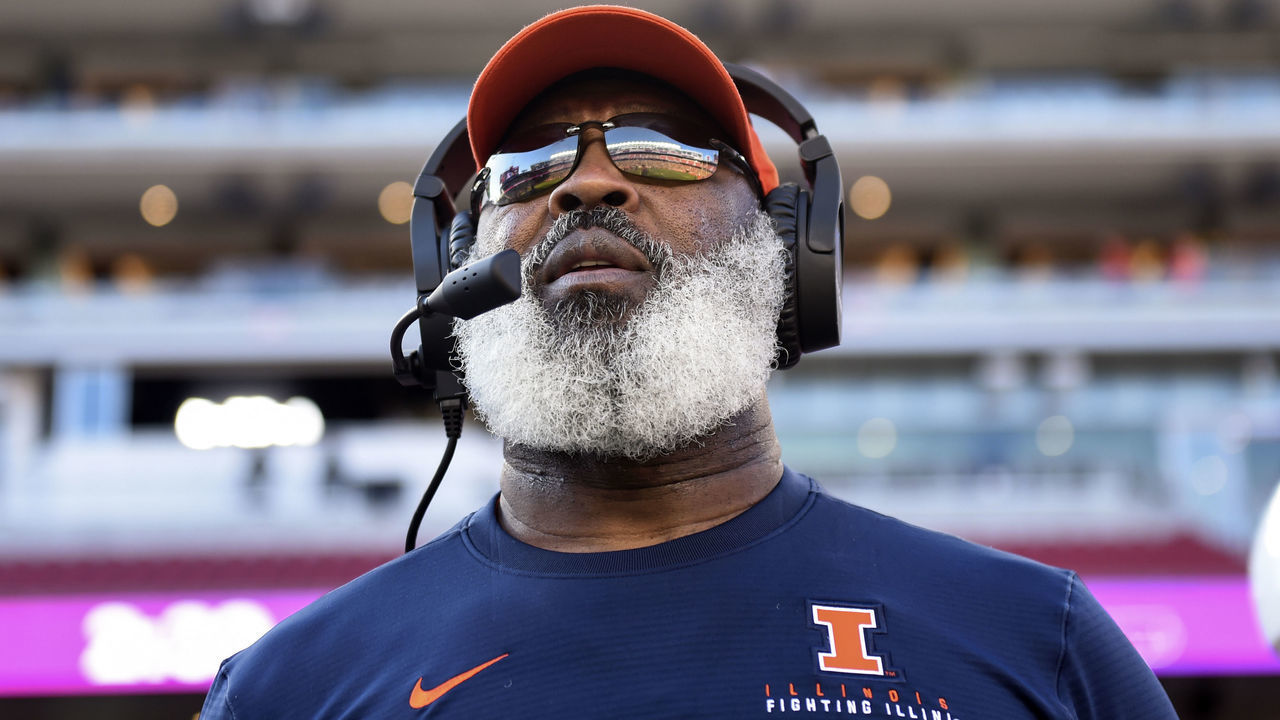 SANTA CLARA, CA - DECEMBER 30: Illinois Fighting Illini head coach Lovie Smith before the Redbox Bowl between the California Golden Bears and the Illinois Fighting Illini at Levi's Stadium on December 30, 2019 in Santa Clara, CA.