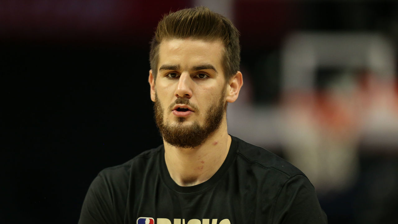 LOS ANGELES, CA - NOVEMBER 06: Milwaukee Bucks forward Dragan Bender #17 before the NBA game between the Milwaukee Bucks and the Los Angeles Clippers on November 06, 2019, at Staples Center in Los Angeles, CA.