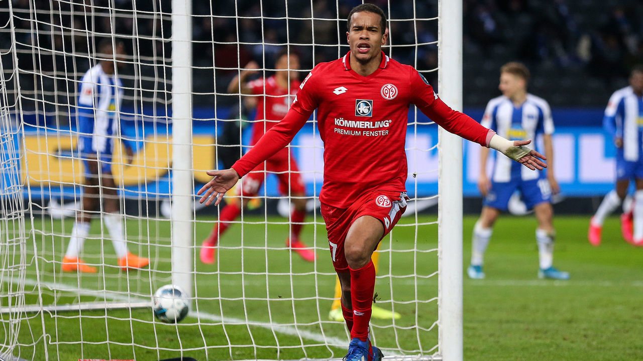 08 February 2020, Berlin: Football: Bundesliga, Hertha BSC - FSV Mainz 05, 21st matchday, Olympic Stadium. Goal scorer Robin Quaison of Mainz 05 cheers after his 2-0 goal. Photo: Andreas Gora/dpa - IMPORTANT NOTE: In accordance with the regulations of the DFL Deutsche Fußball Liga and the DFB Deutscher Fußball-Bund, it is prohibited to exploit or have exploited in the stadium and/or from the game taken photographs in the form of sequence images and/or video-like photo series.