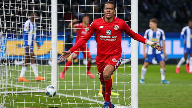 08 February 2020, Berlin: Football: Bundesliga, Hertha BSC - FSV Mainz 05, 21st matchday, Olympic Stadium. Goal scorer Robin Quaison of Mainz 05 cheers after his 2-0 goal. Photo: Andreas Gora/dpa - IMPORTANT NOTE: In accordance with the regulations of the DFL Deutsche Fußball Liga and the DFB Deutscher Fußball-Bund, it is prohibited to exploit or have exploited in the stadium and/or from the game taken photographs in the form of sequence images and/or video-like photo series.