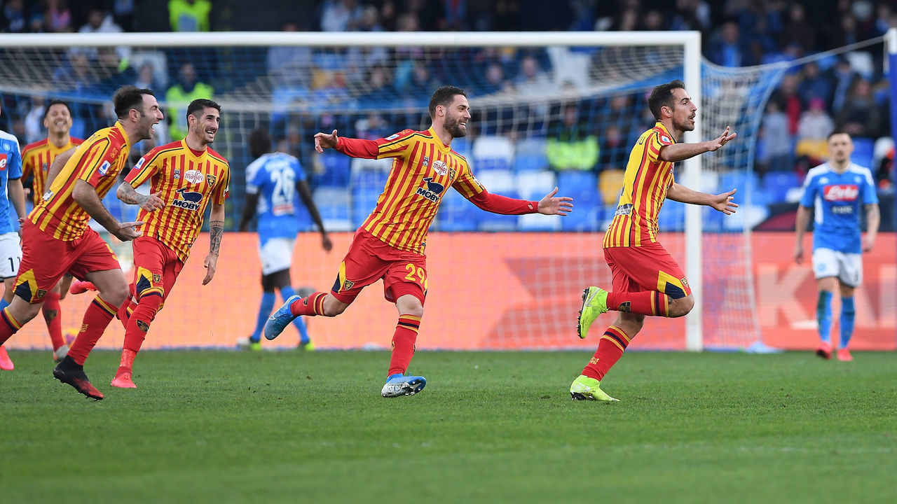 NAPLES, ITALY - FEBRUARY 09: US Lecce players celebrate the 1-3 goal scored by Marco Mancosu during the Serie A match between SSC Napoli and US Lecce at Stadio San Paolo on February 09, 2020 in Naples, Italy.