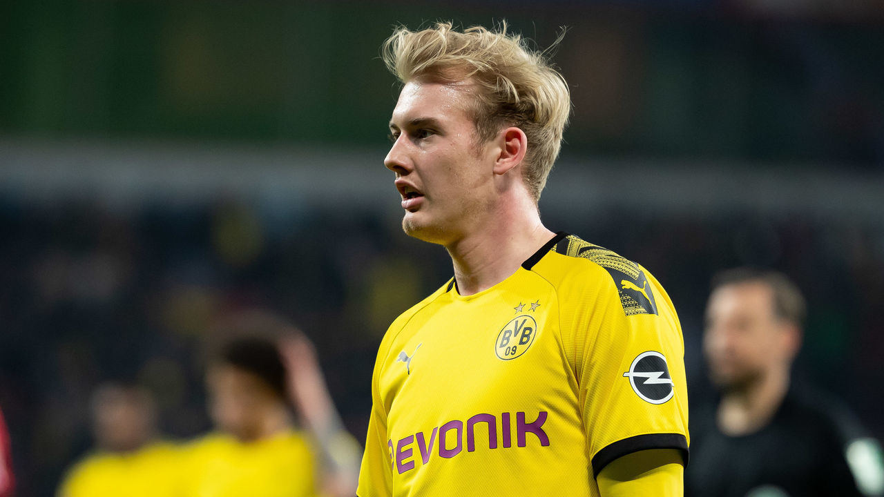 LEVERKUSEN, GERMANY - FEBRUARY 08: (BILD ZEITUNG OUT) Julian Brandt of Borussia Dortmund looks on during the Bundesliga match between Bayer 04 Leverkusen and Borussia Dortmund at BayArena on February 8, 2020 in Leverkusen, Germany.