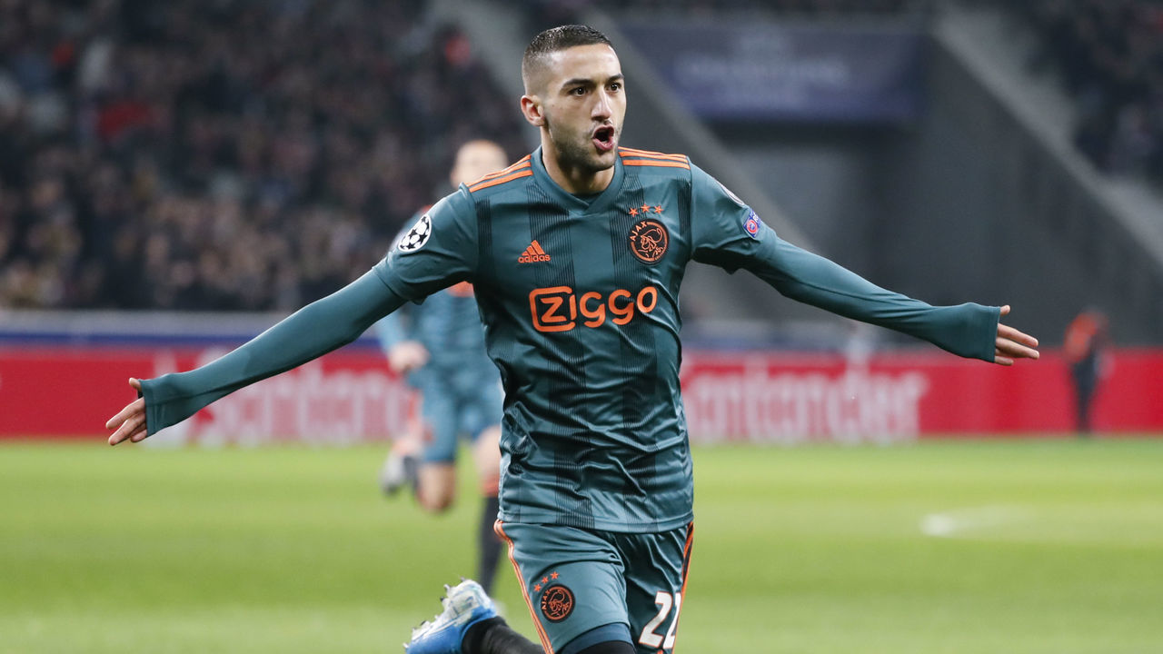 LILLE, FRANCE - NOVEMBER 27: Hakim Ziyech #22 of AFC Ajax celebrates his goal during the UEFA Champions League group H match between Lille OSC and AFC Ajax at Stade Pierre Mauroy on November 27, 2019 in Lille, France.