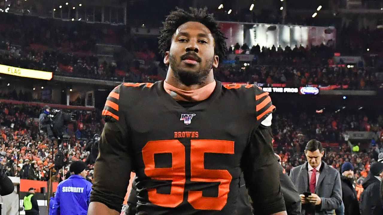 CLEVELAND, OH - NOVEMBER 14, 2019: Defensive end Myles Garrett #95 of the Cleveland Browns walks off the field after being ejected for hitting quarterback Mason Rudolph #2 of the Pittsburgh Steelers in head with his helmet in the fourth quarter of a game on November 14, 2019 at FirstEnergy Stadium in Cleveland, Ohio. Cleveland won 21-7. (Photo by: 2019 Nick Cammett/Diamond Images via Getty Images)