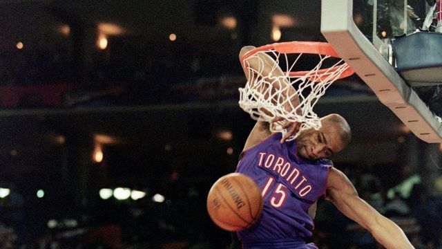 13 Feb 2000: Vince Carter #15 of the Toronto Raptors jumps to make the slam dunk during the NBA Allstar Game Slam Dunk Contest at the Oakland Coliseum in Oakland, California. Mandatory Credit: Jed Jacobsohn /Allsport