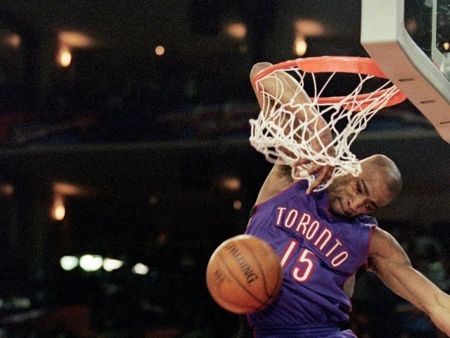 13 Feb 2000: Vince Carter #15 of the Toronto Raptors jumps to make the slam dunk during the NBA Allstar Game Slam Dunk Contest at the Oakland Coliseum in Oakland, California. Mandatory Credit: Jed Jacobsohn /Allsport