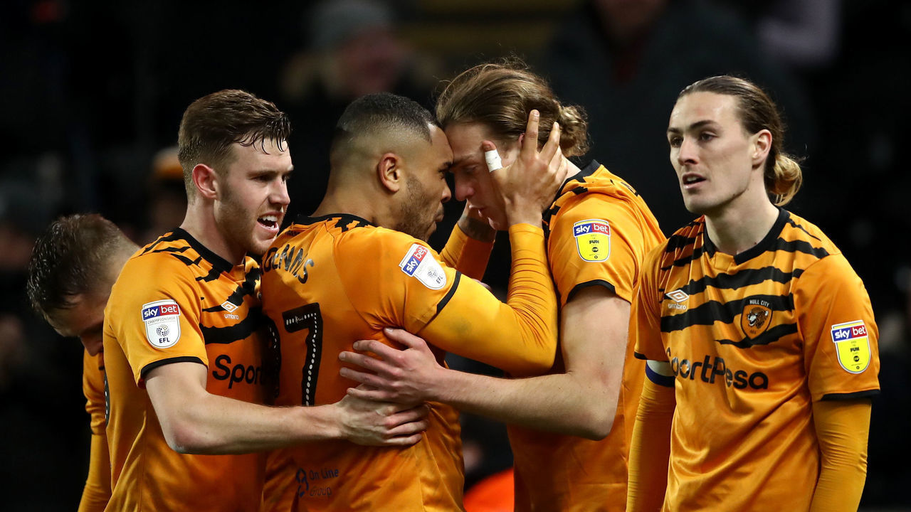 Hull City's Tom Eaves (centre right) celebrates scoring his side's fourth goal of the game with teammate Josh Magennis during the Sky Bet Championship match at the KCOM Stadium, Hull.