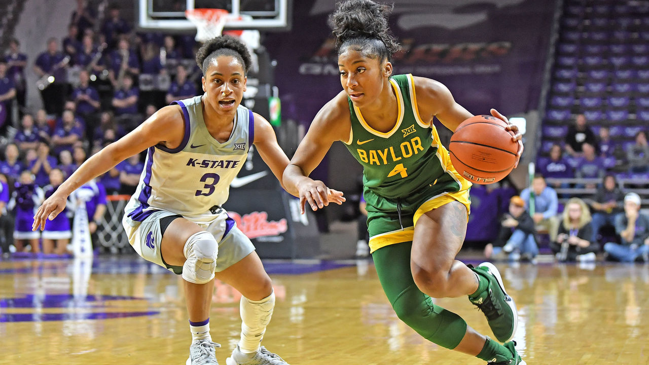 MANHATTAN, KS - FEBRUARY 08: Te'a Cooper #4 of the Baylor Lady Bears drives to the basket against Angela Harris #3 of the Kansas State Wildcats during the first quarter on February 8, 2020 at Bramlage Coliseum in Manhattan, Kansas.