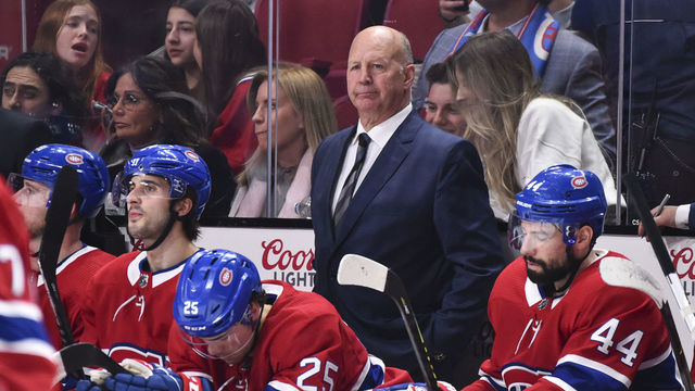 MONTREAL, QC - JANUARY 09: Head coach of the Montreal Canadiens Claude Julien looks on from behind the bench against the Edmonton Oilers during the third period at the Bell Centre on January 9, 2020 in Montreal, Canada. The Edmonton Oilers defeated the Montreal Canadiens 4-2.