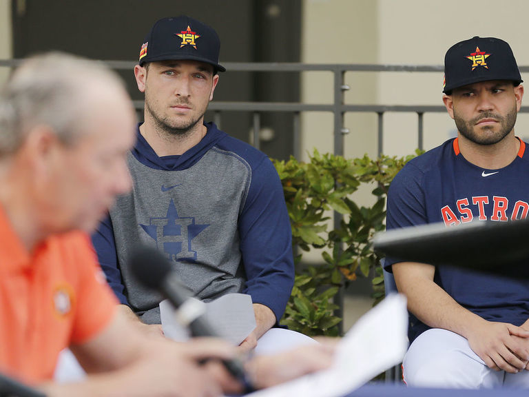 Watch Yankees fan bangs on trash can during Astros' batting practice