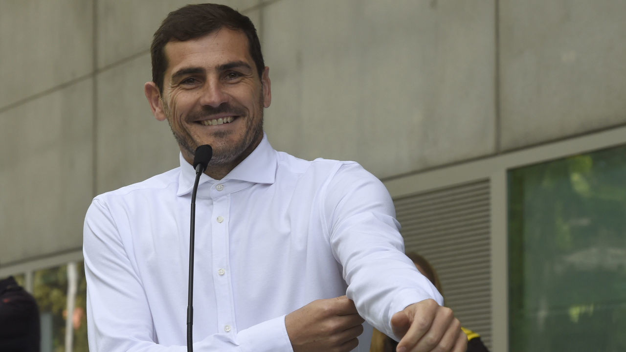 Porto's Spanish goalkeeper Iker Casillas smiles as he addresses journalists after leaving a hospital in Porto on May 06, 2019 after recovering from a heart attack. - The 37-year-old Spanish soccer legend Iker Casillas left a Portuguese hospital today, where he entered on May 1, 2019 after suffering a myocardial infarction during a training session with Porto and emotionally declared that he doesn't know what his life will be like from now on.