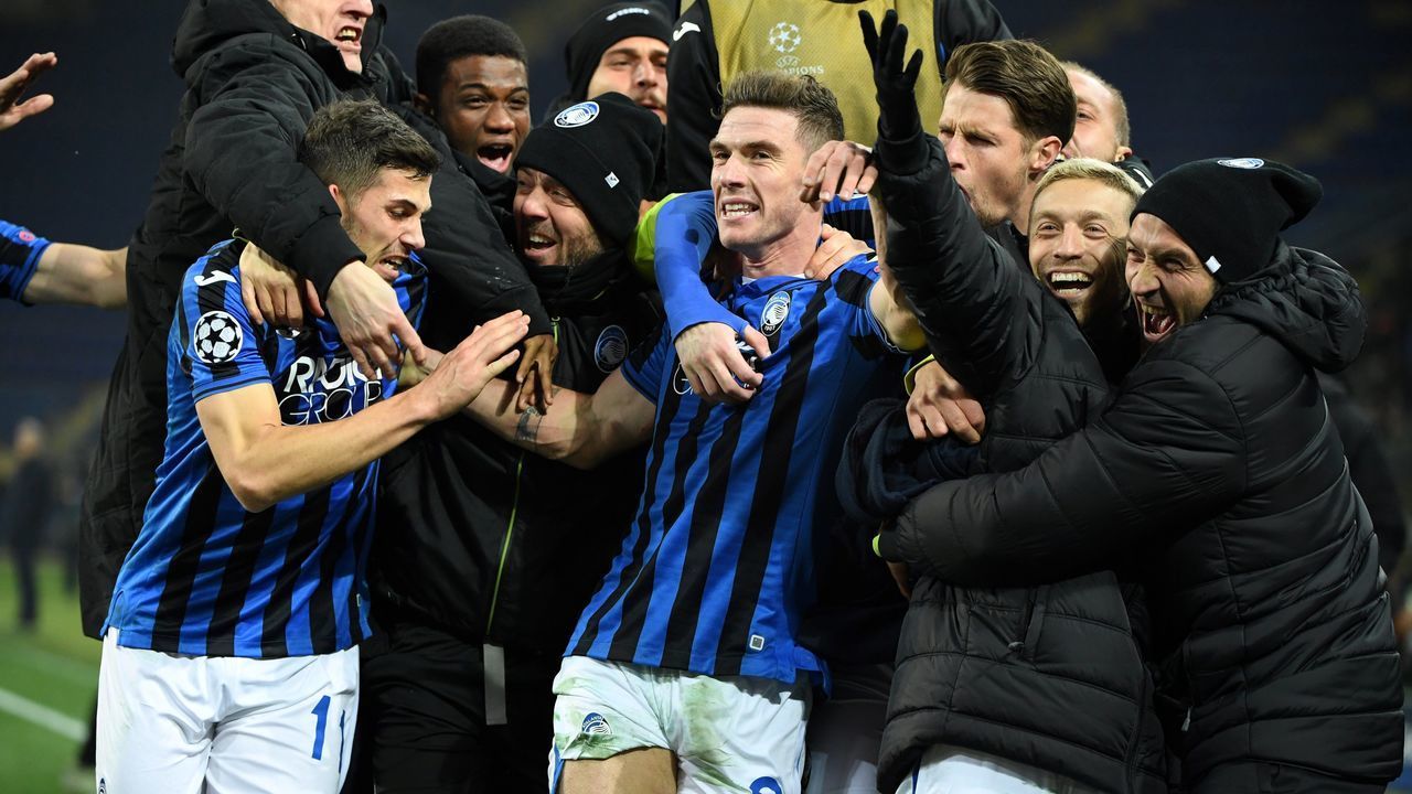 Atalanta's German defender Robin Gosens celebrates with teammates after scoring a goal during the UEFA Champions League group C football match between FC Shakhtar Donetsk and Atalanta BC at the Metallist stadium in Kharkiv on December 11, 2019.