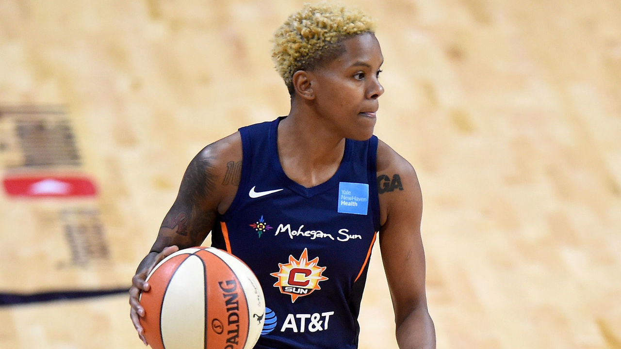 WASHINGTON, DC - OCTOBER 10: Courtney Williams #10 of the Connecticut Sun handles the ball against the Washington Mystics in Game 5 of the 2019 WNBA Finals at St Elizabeths East Entertainment & Sports Arena on October 10, 2019 in Washington, DC.