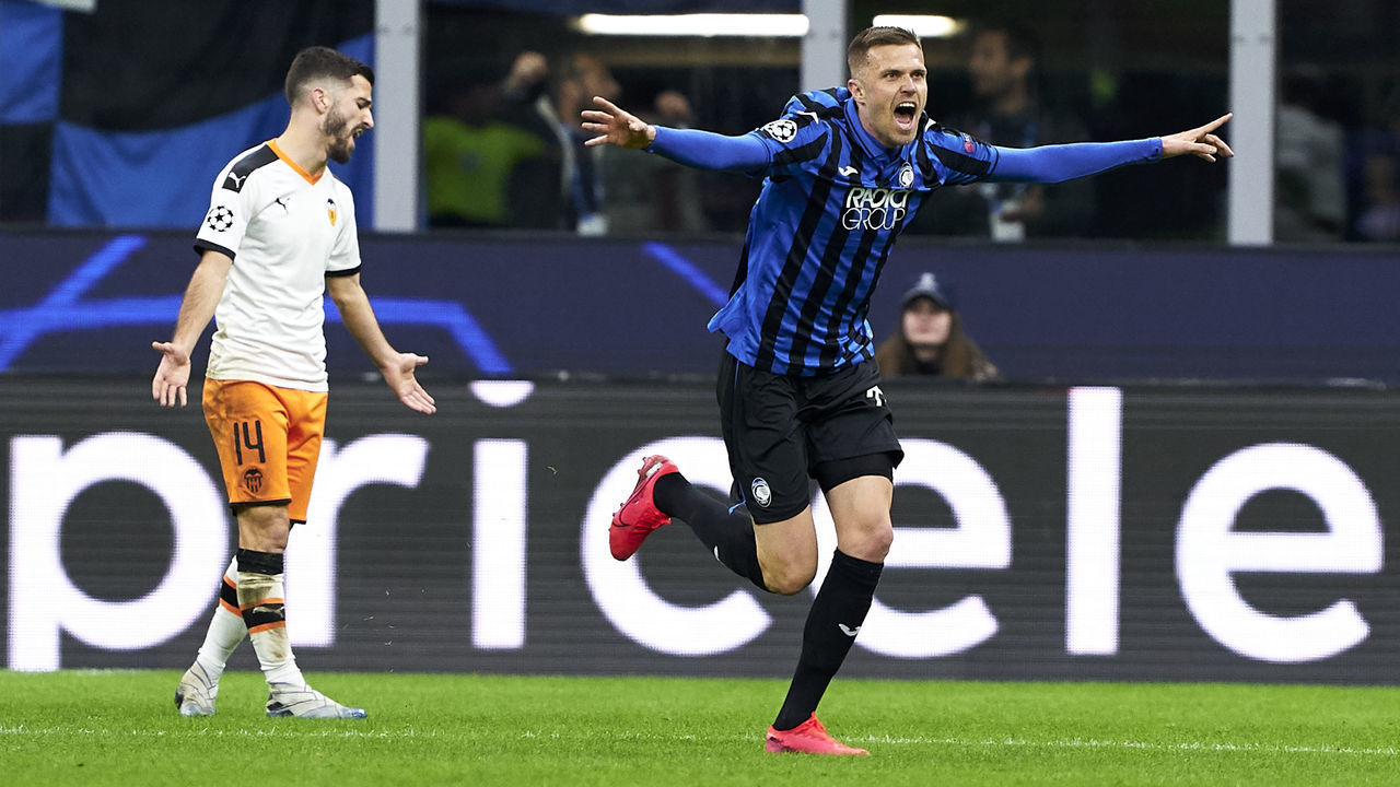 MILAN, ITALY - FEBRUARY 19: Josip Ilicic of Atalanta celebrates after scoring his team's second goal during the UEFA Champions League round of 16 first leg match between Atalanta and Valencia CF at San Siro Stadium on February 19, 2020 in Milan, Italy.