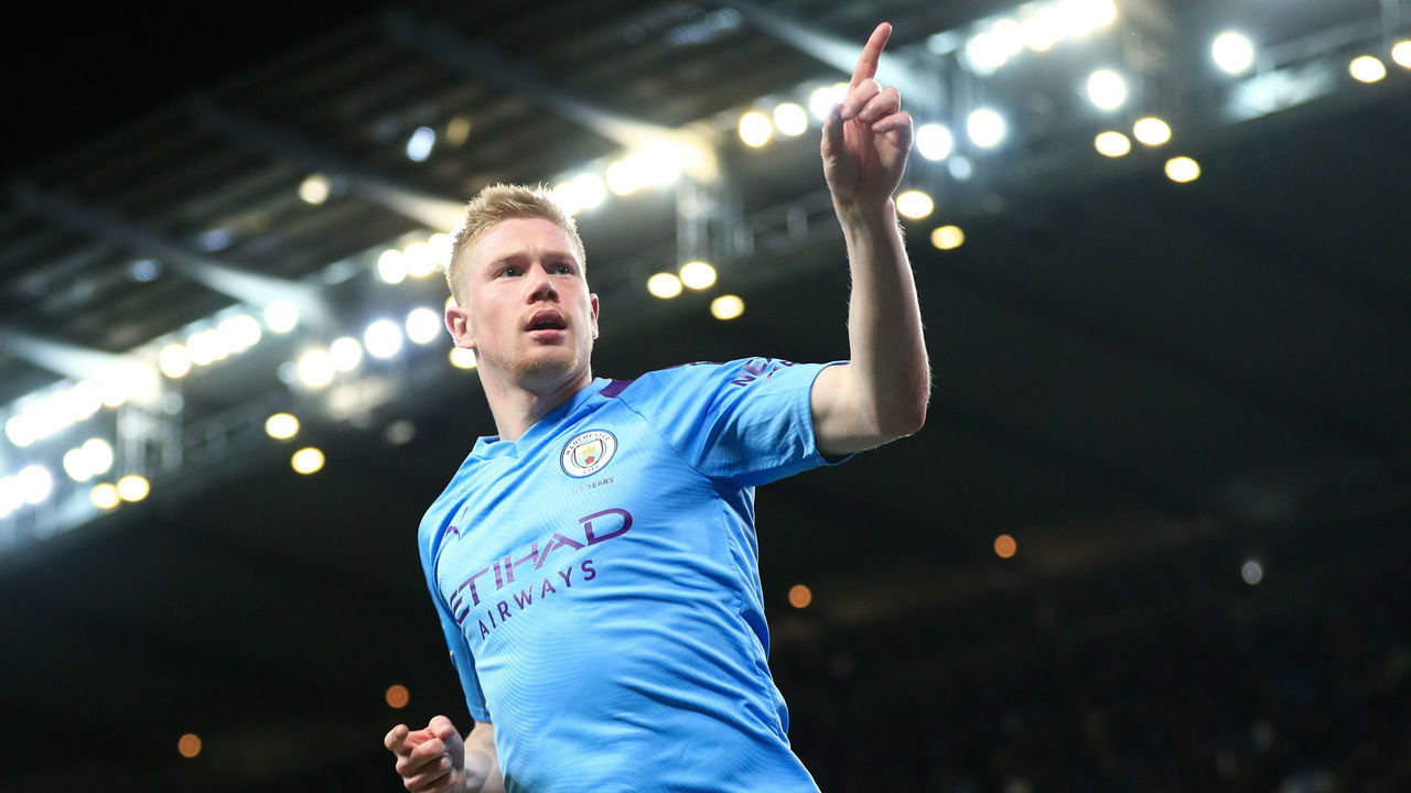 MANCHESTER, ENGLAND - FEBRUARY 19: Kevin De Bruyne of Manchester City celebrates after scoring his team's second goal during the Premier League match between Manchester City and West Ham United at Etihad Stadium on February 19, 2020 in Manchester, United Kingdom.