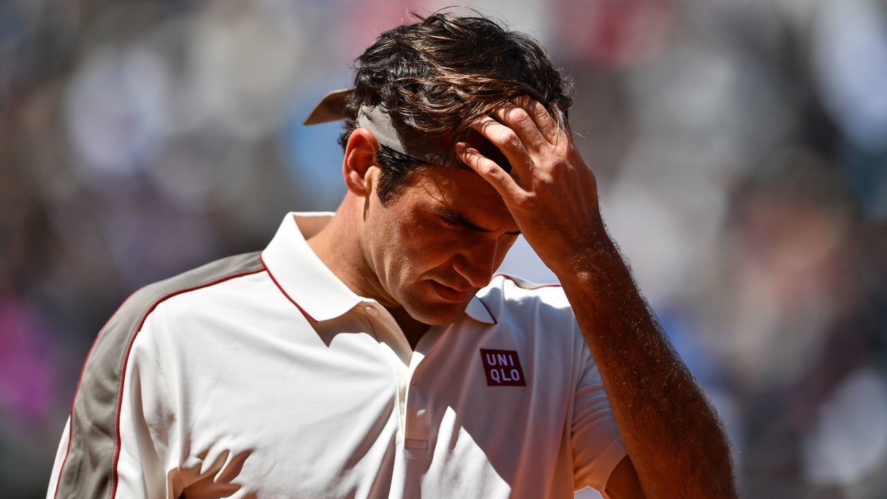 TOPSHOT - Switzerland's Roger Federer reacts as he plays against Spain's Rafael Nadal during their men's singles semi-final match on day 13 of The Roland Garros 2019 French Open tennis tournament in Paris on June 7, 2019.