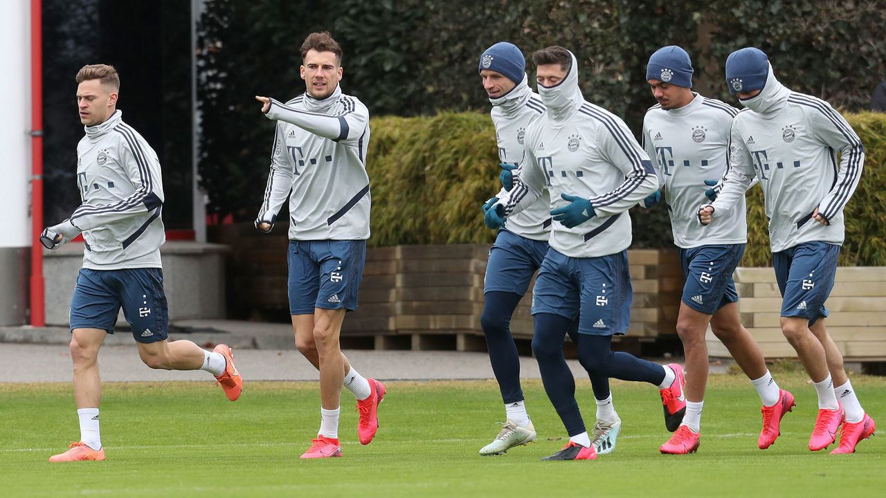 MUNICH, GERMANY - FEBRUARY 19: Joshua Kimmich, Leon Goretzka, Thomas Mueller, Robert Lewandowski, Oliver Batista Meier and Leon Dajaku (L-R) of FC Bayern Muenchen warm up during a training session at Saebener Strasse training ground on February 19, 2020 in Munich, Germany.