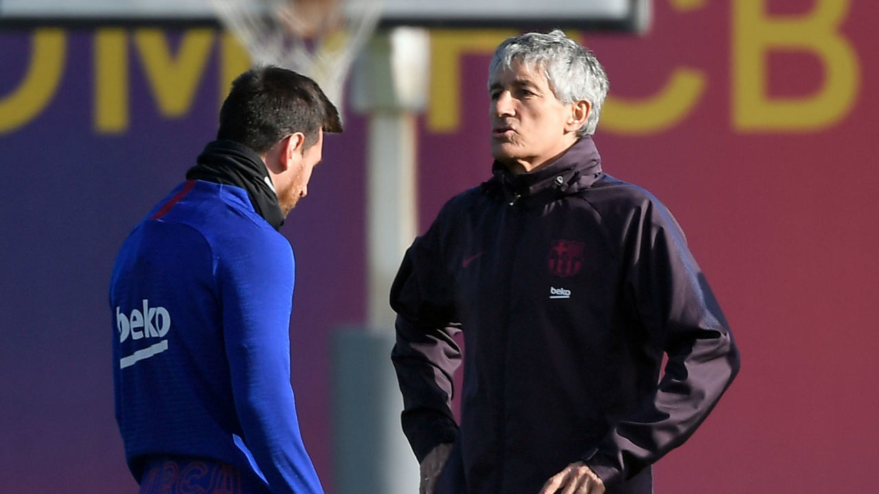 Barcelona's new coach, Spaniard Quique Setien (R), talks with Barcelona's Argentine forward Lionel Messi during a training session at the Joan Gamper Sports City training ground in Sant Joan Despi on January 18, 2020.